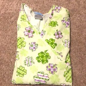 Super cute St. Patty’s day scrub top